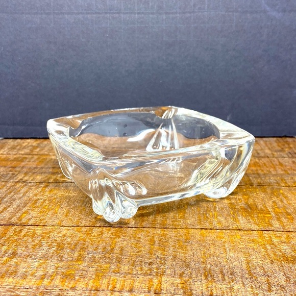 Vintage Glass Classic Ashtray Dovetail Base - Picture 1 of 4